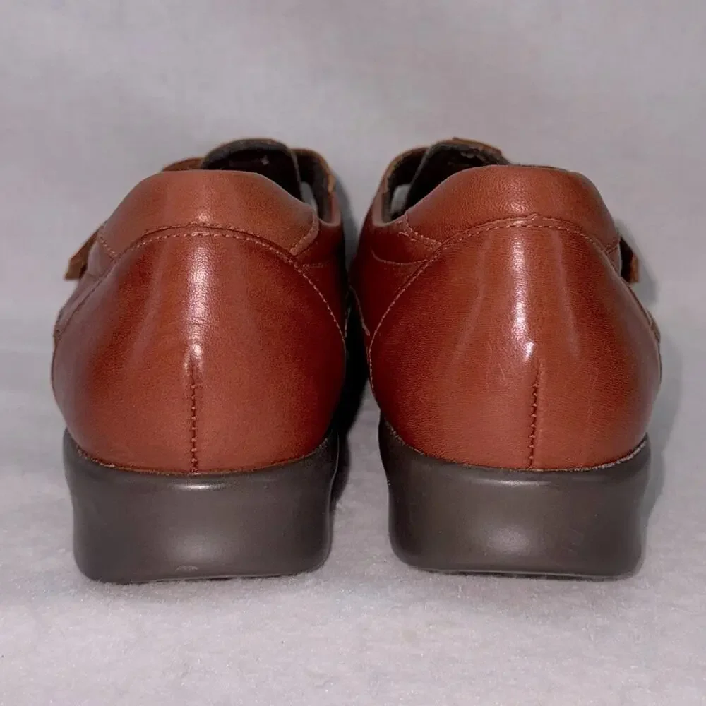 EUC Women’s SAS Roamer Slip-on Loafers Chestnut Leather size 10 Adjustable Strap